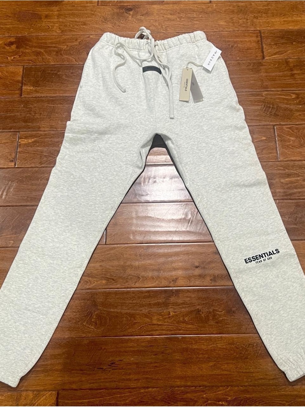 Fear of God Essentials Sweatpant Jogger Light Oatmeal Size M Men New With Tags - Picture 3 of 8